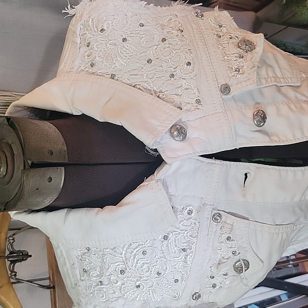 Miss Me White Denim Vest with Embroidery M - Picture 2 of 13